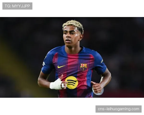 争议瞬间：巴萨进球前疑似犯规，VAR未介入引发皇马将帅不满